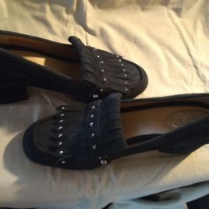 Black dress low heel ladies shoes.